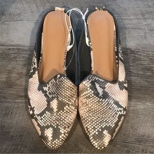 NWOT✨ Snake Print Mules